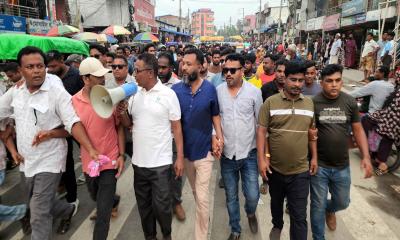 মশাল মিছিলের প্রতিবাদে ভেড়ামারায় যুবদল ও ছাত্রদলের বিক্ষোভ