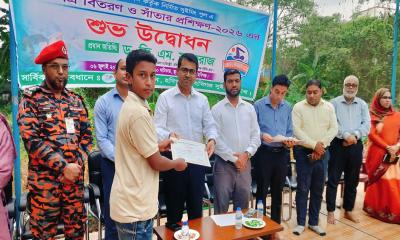 হবিগঞ্জে সনদপত্র বিতরণ ও সাঁতার প্রশিক্ষণের উদ্বোধন করলেন ডিসি ড. সরফরাজ