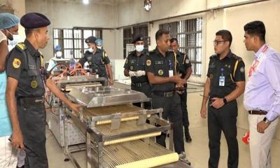 এক ঘণ্টায় হাজারো রুটি, কেরানীগঞ্জ কারাগারে অত্যাধুনিক মেশিনের চমক