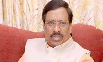 ভারতে জোর করে পুত্রবধূকে গোমূত্র পান করালেন সাবেক এমপি