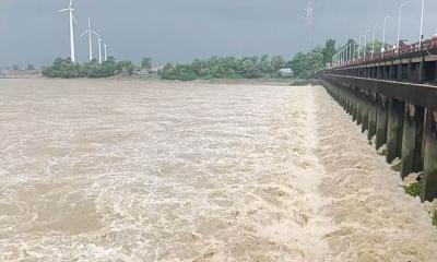 পানির চাপ সামলাতে খুলে দেওয়া হয়েছে মুহুরী সেচ প্রকল্পের সবগুলো রেগুলেটর