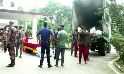 বেনাপোল কাস্টমসের গোডাউন থেকে পণ্য পাচার, গ্রেপ্তার ৩
