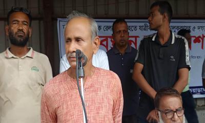 দর্শনা আন্তর্জাতিক রেলস্টেশন থেকে ট্রেন চালুর দাবিতে অবস্থান সমাবেশ