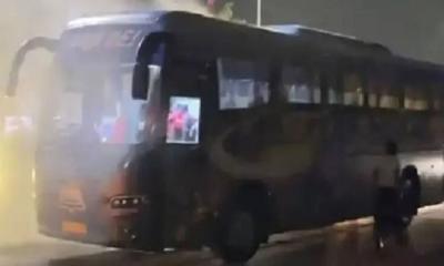 ফাইনাল হেরে হোটেলে ফেরার পথে গুজরাটের টিম বাসে আগুন