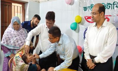 নারায়ণগঞ্জে ভিটামিন ‘এ’ প্লাস ক্যাম্পেইনের উদ্বোধন করলেন ডিসি রায়হান কবির