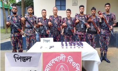 মহেশপুর সীমান্তে বিদেশি পিস্তল ও মাদকের চালান উদ্ধার