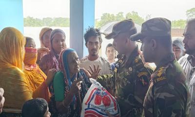 দীঘিনালা জোনের উদ্যোগে বন্যার্তদের মাঝে খাবার বিতরণ