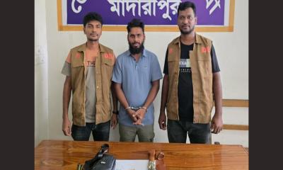 মাদারীপুরে ৩০ মামলার পলাতক আসামি গ্রেপ্তার