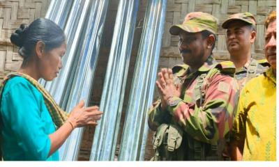 পাহাড়ধসে ক্ষতিগ্রস্তদের মাঝে সেনাবাহিনীর ত্রাণ সহায়তা