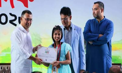 লোকগীতিতে দেশসেরা সখীপুরের অনয়া, পেলেন স্বর্ণপদক
