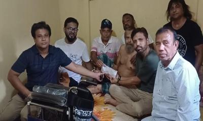 দিনাজপুরে কৃতি ফুটবলারের চিকিৎসায় ২ লাখ টাকা সহায়তা