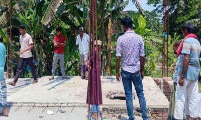 সেপটিক ট্যাংকের সেন্টারিং খুলতে গিয়ে দুই শ্রমিকের মৃত্যু