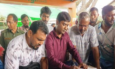 রাজশাহীর পশুর হাটে অতিরিক্ত হাসিল আদায় ঠেকাতে মোবাইল কোর্ট