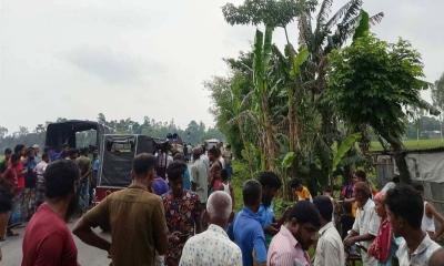 কুড়িগ্রামে সড়ক দুর্ঘটনায় বাবা-ছেলের মৃত্যু