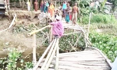 রাজারহাটে সাঁকো ভেঙে গ্রামবাসীর চলাচলে ভোগান্তি