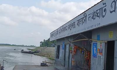 বালাসী ঘাটে দুই সরকারি কর্মকর্তা হামলার শিকার, থানায় অভিযোগ